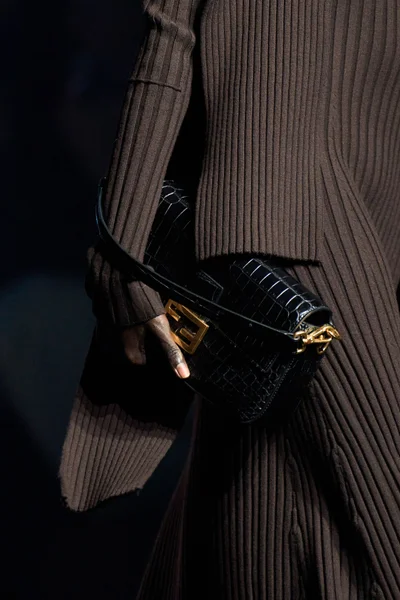 Look 70